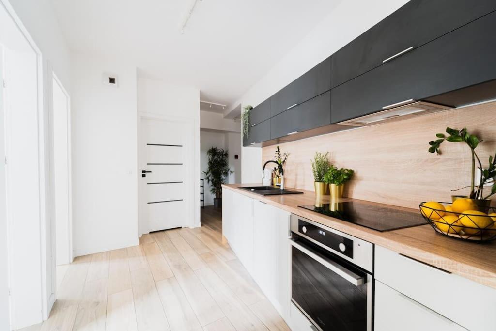 City Center - 3 Rooms - New Building - Private Parking Place - Garage 브로츠와프 외부 사진