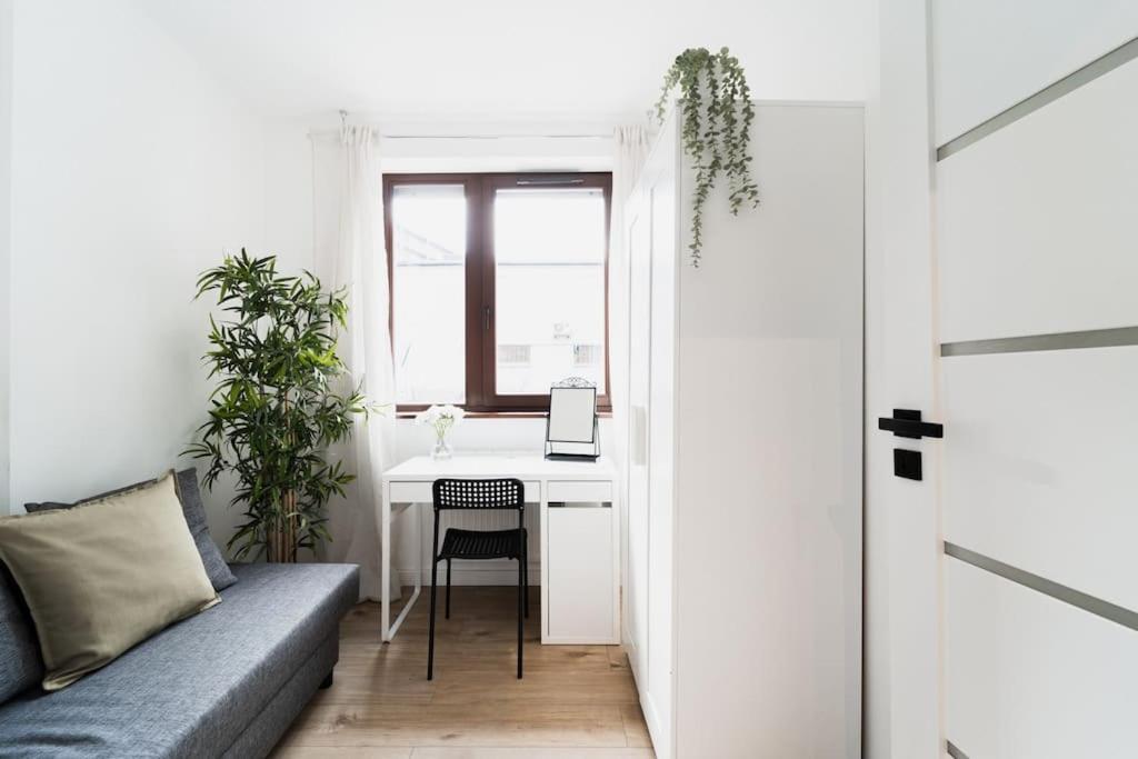 City Center - 3 Rooms - New Building - Private Parking Place - Garage 브로츠와프 외부 사진