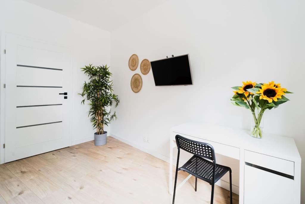 City Center - 3 Rooms - New Building - Private Parking Place - Garage 브로츠와프 외부 사진
