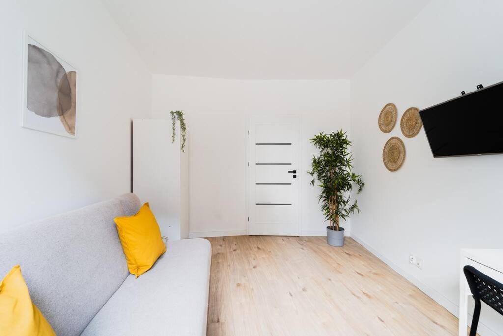 City Center - 3 Rooms - New Building - Private Parking Place - Garage 브로츠와프 외부 사진